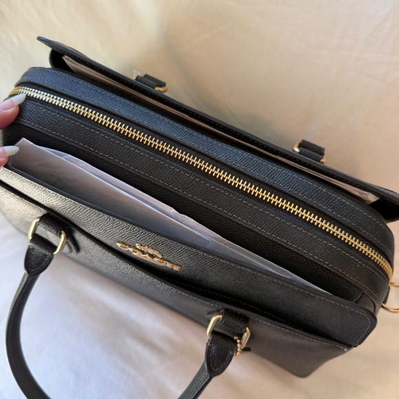 NWT Coach Darcie Carryall - Picture 7 of 15